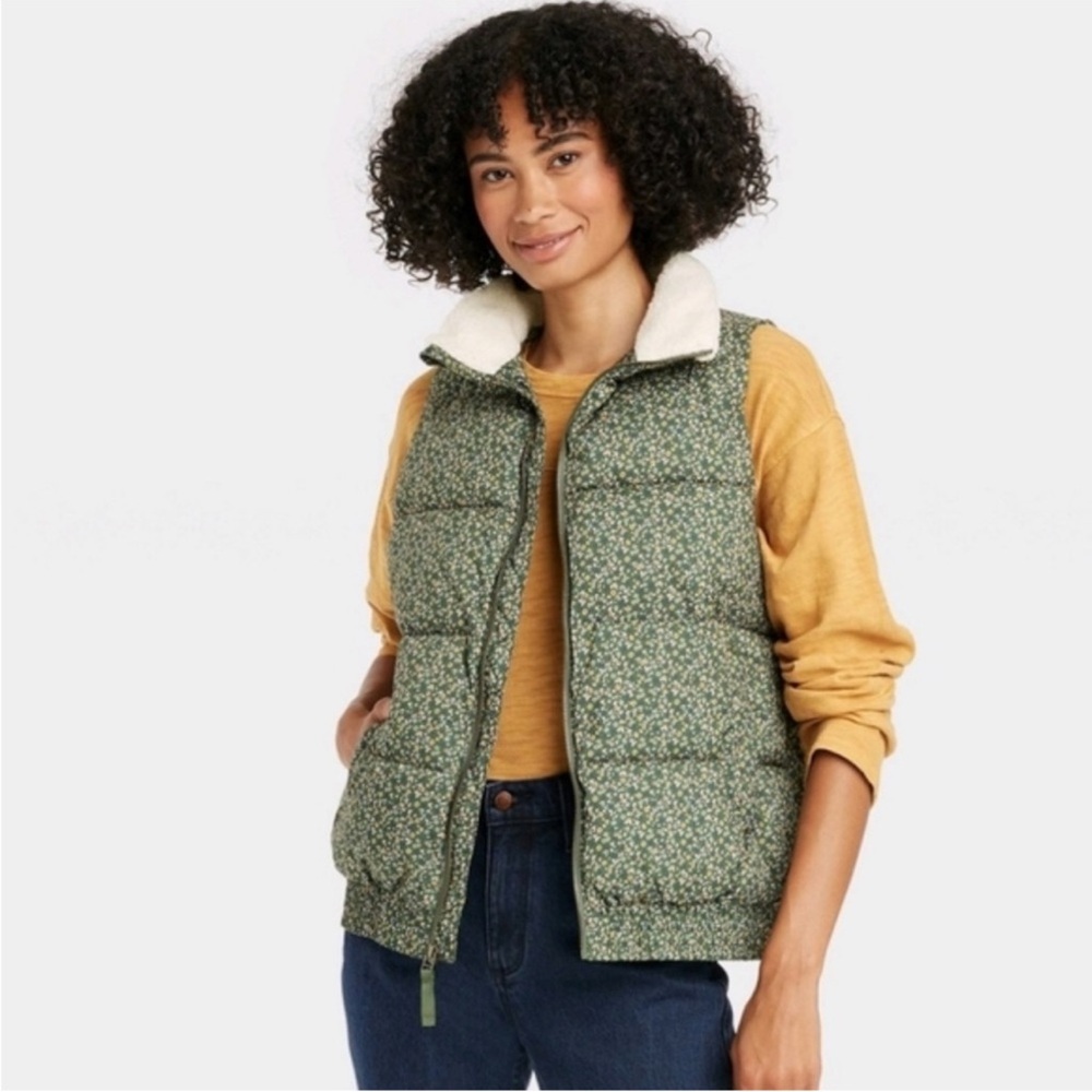 Universal Thread Green Quilted Puffer Vest